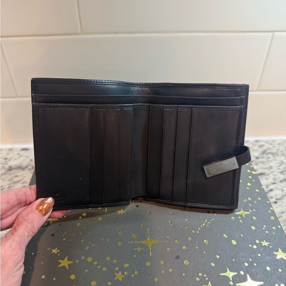🖤✨ Gucci Black Leather Wallet with Box, Dust Bag, and COA ✨🖤 - Picture 4 of 9